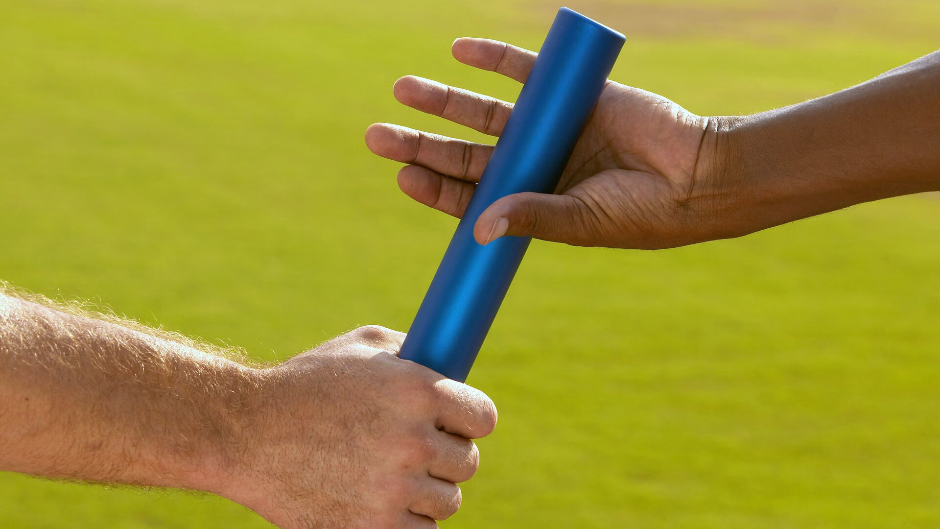 国际足球裁判引入AI辅助系统，裁判决策变得更加精准，国际足球裁判员